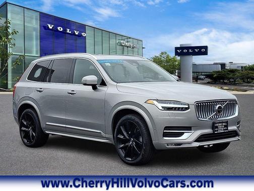 2024 Volvo XC90 B5 Plus