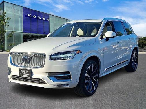 2024 Volvo XC90 B5 Plus