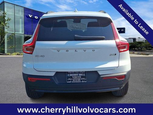 Crystal White 2026 Volvo XC40 Plus