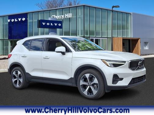 2025 Volvo XC40 B5 Plus Bright Theme