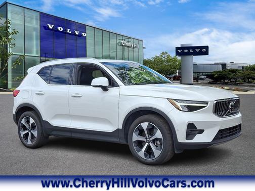 2025 Volvo XC40 B5 Plus Bright Theme