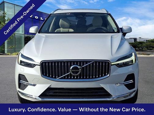 Crystal White 2023 Volvo XC60 Plus