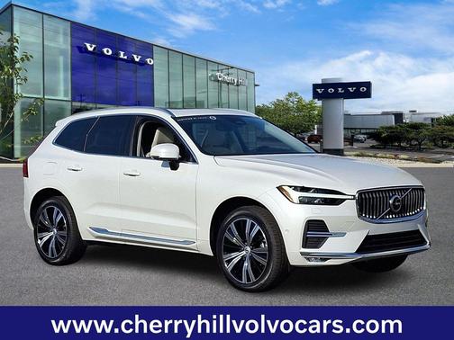 Crystal White 2023 Volvo XC60 Plus