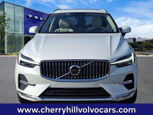 Crystal White 2023 Volvo XC60 Plus