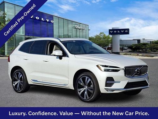 Crystal White 2023 Volvo XC60 Plus