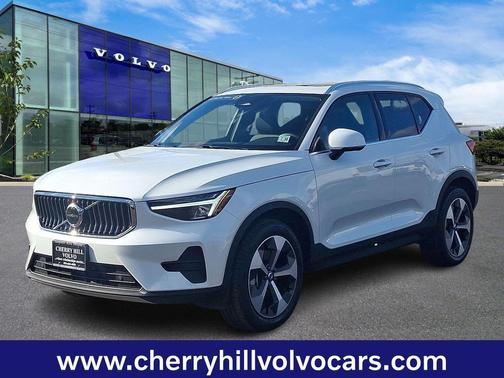 2025 Volvo XC40 Core