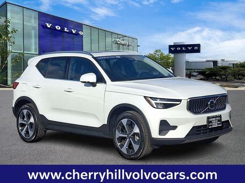 2025 Volvo XC40 Core