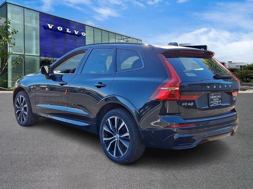 2024 Volvo XC60 B5 Plus Dark Theme