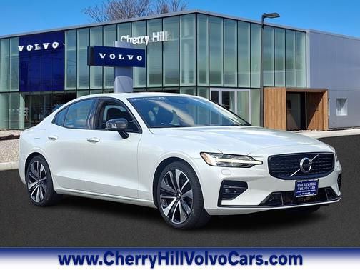 2022 Volvo S60 B5 Momentum