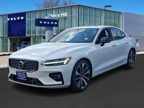 2022 Volvo S60 B5 Momentum