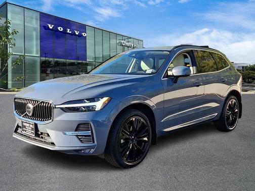 2022 Volvo XC60 B5 Momentum