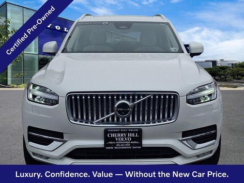 Crystal White 2023 Volvo XC90 Plus