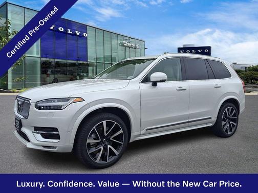 Crystal White 2023 Volvo XC90 Plus