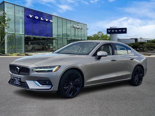 2023 Volvo S60 B5 Ultimate Bright Theme