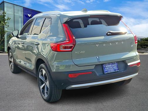 2025 Volvo XC40 B5 Core Bright Theme