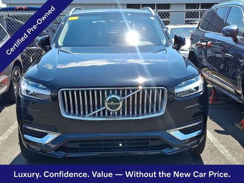 Onyx Black 2024 Volvo XC90 Plus