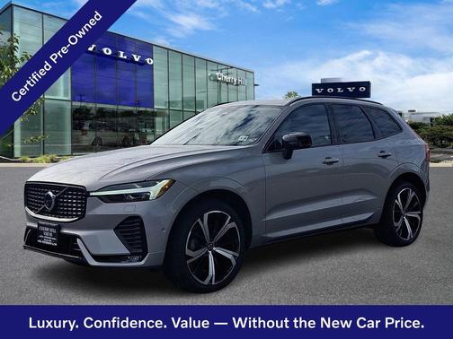 Silver Dawn 2023 Volvo XC60 B5 Ultimate Dark Theme
