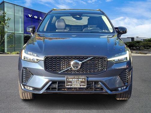 2023 Volvo XC60 B6 Ultimate Dark Theme
