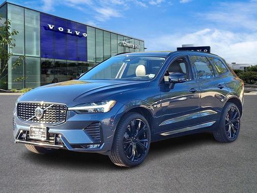 2023 Volvo XC60 B6 Ultimate Dark Theme
