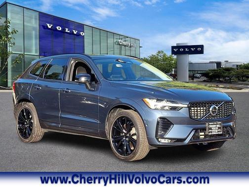 2023 Volvo XC60 B6 Ultimate Dark Theme