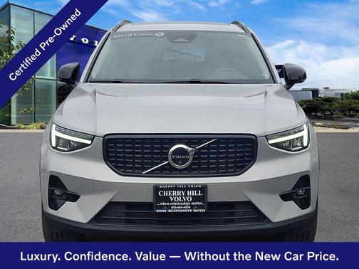 Silver Dawn 2024 Volvo XC40 Plus