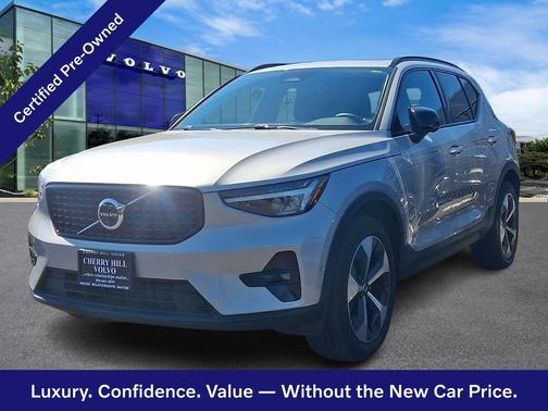 Silver Dawn 2024 Volvo XC40 Plus