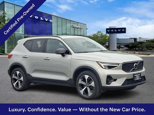 Silver Dawn 2024 Volvo XC40 Plus