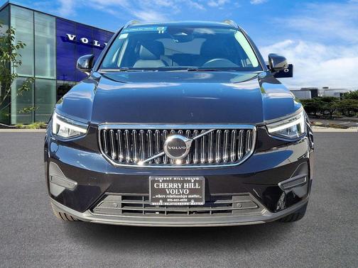 2025 Volvo XC40 B5 Core