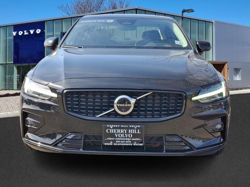 2024 Volvo S60 B5 Plus Dark Theme