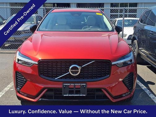Fusion Red 2024 Volvo XC60 Plus