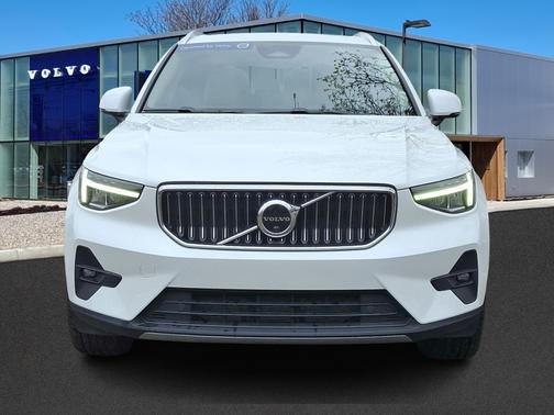2023 Volvo XC40 B5 Plus Bright Theme