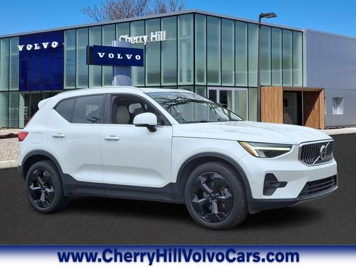 2023 Volvo XC40 B5 Plus Bright Theme