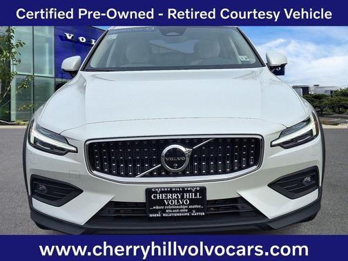 2025 Volvo V60 Cross Country Plus