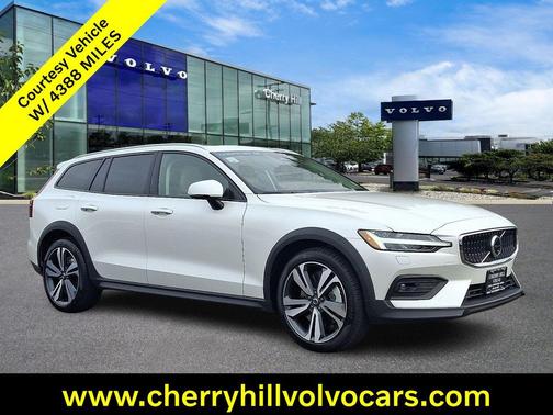 2025 Volvo V60 Cross Country Plus