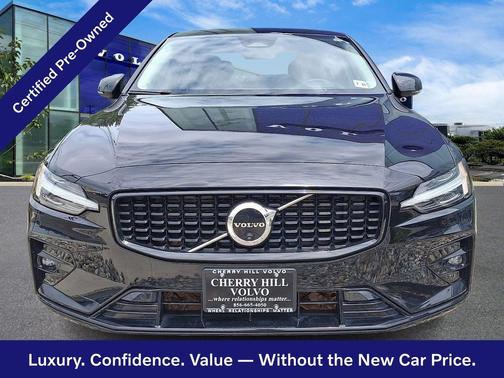 Onyx Black 2024 Volvo S60 Ultimate