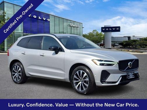 Silver Dawn 2023 Volvo XC60 Plus