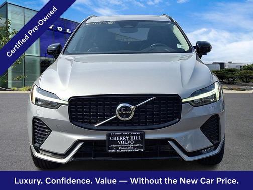 Silver Dawn 2023 Volvo XC60 Plus