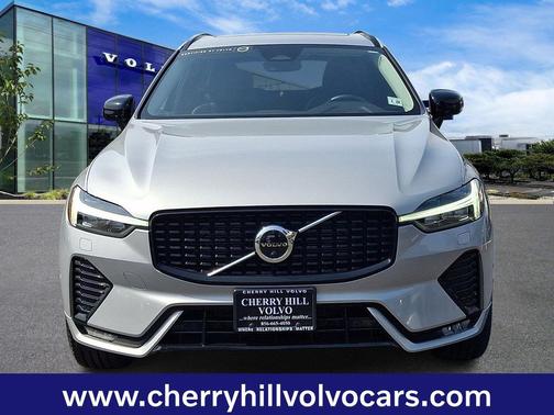 Silver Dawn 2023 Volvo XC60 Plus