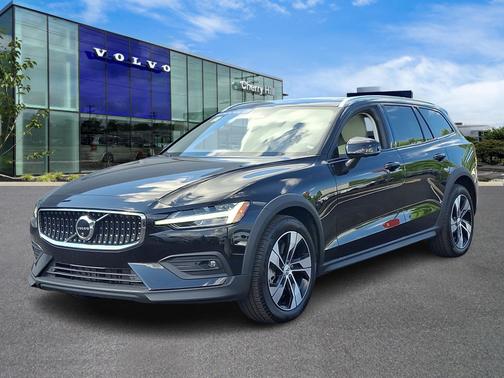 2024 Volvo V60 Cross Country B5 Plus