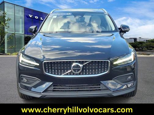 2024 Volvo V60 Cross Country B5 Plus