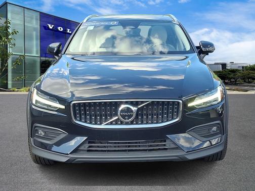 2024 Volvo V60 Cross Country B5 Plus