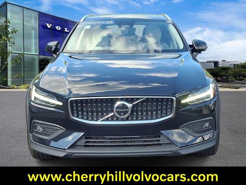 2024 Volvo V60 Cross Country B5 Plus