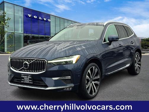 2023 Volvo XC60 B5 Ultimate Bright Theme