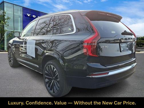 Onyx Black 2026 Volvo XC90 Plus
