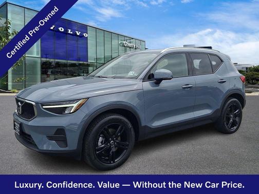 Thunder Grey 2023 Volvo XC40 Core