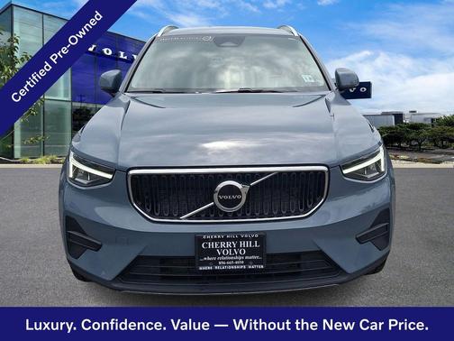 Thunder Grey 2023 Volvo XC40 Core