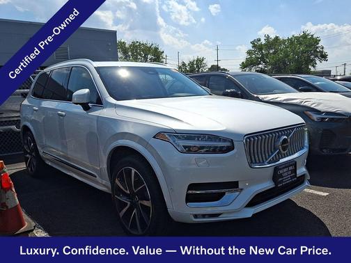 Crystal White 2024 Volvo XC90 Plus