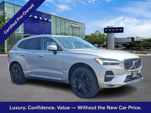 Silver Dawn 2023 Volvo XC60 Plus