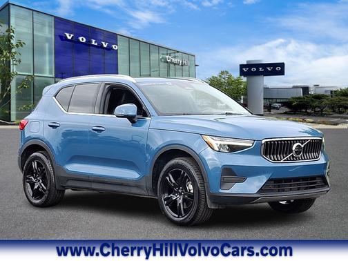 2025 Volvo XC40 B5 Core Bright Theme