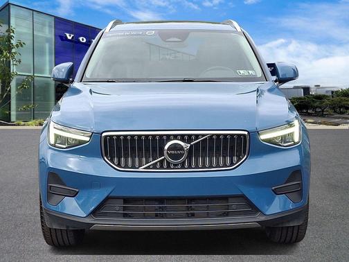 2025 Volvo XC40 B5 Core